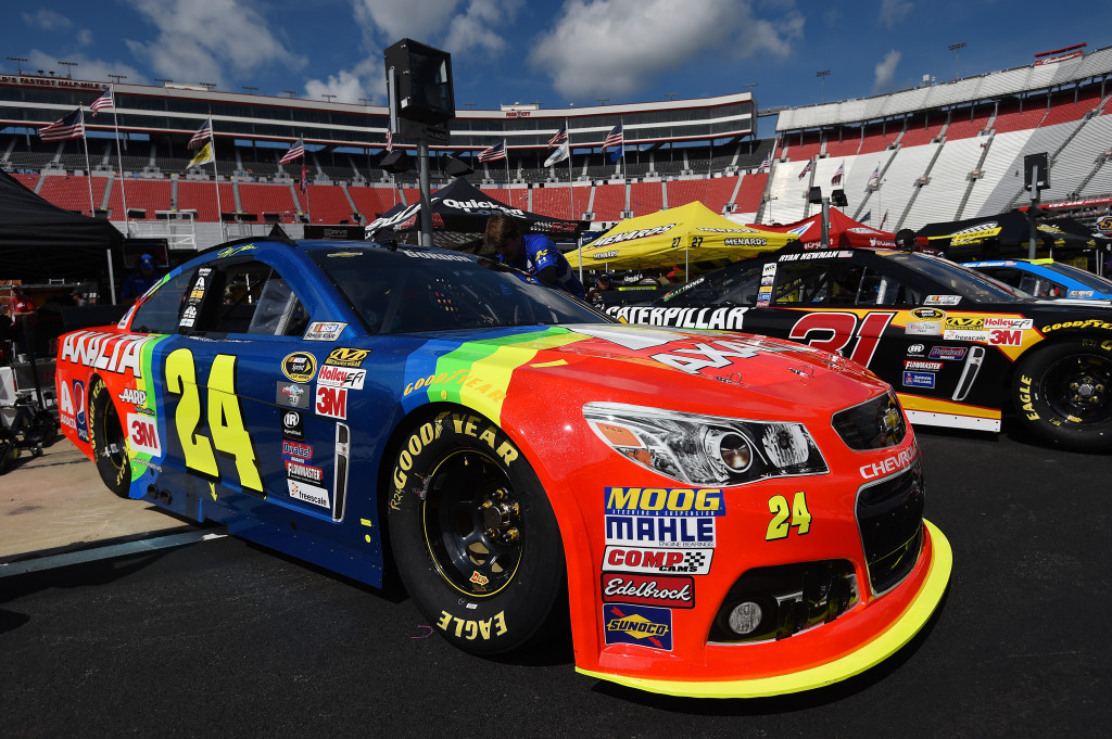 Jeff Gordon's No. 24 Axalta Chevy for tonight's Bristol race will have fans visiting memory lane.