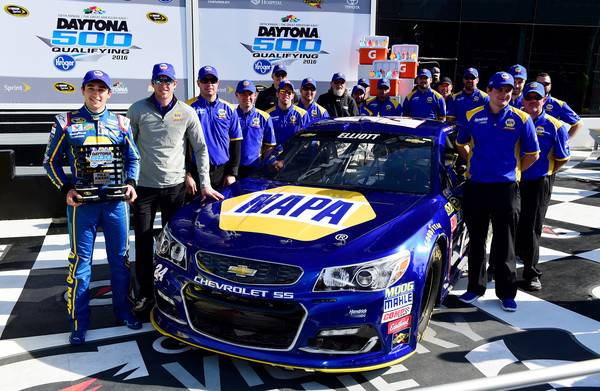 Chase Elliott has big shoes to fill but he's starting things off right with the No. 24 team.