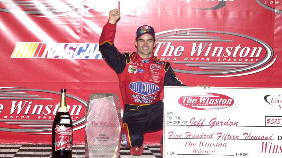 The rain in Charlotte didn't keep Jeff Gordon from scoring the win and huge pay in 2001.