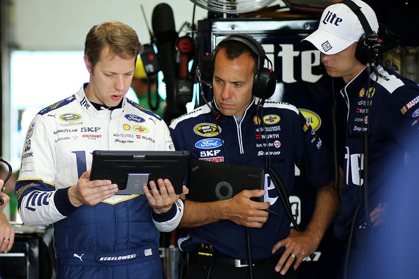 Keselowski observes some notes with crew chief Paul Wolfe.