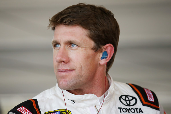 Edwards looks to become the first 24 actor to win a NASCAR Sprint Cup title.
