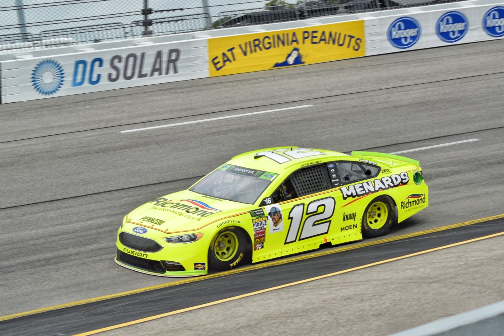 Bar none, Blaney's No. 12 Ford's colors are quite unmistakable. (Photo Credit: Daniel Overbey/TPF)
