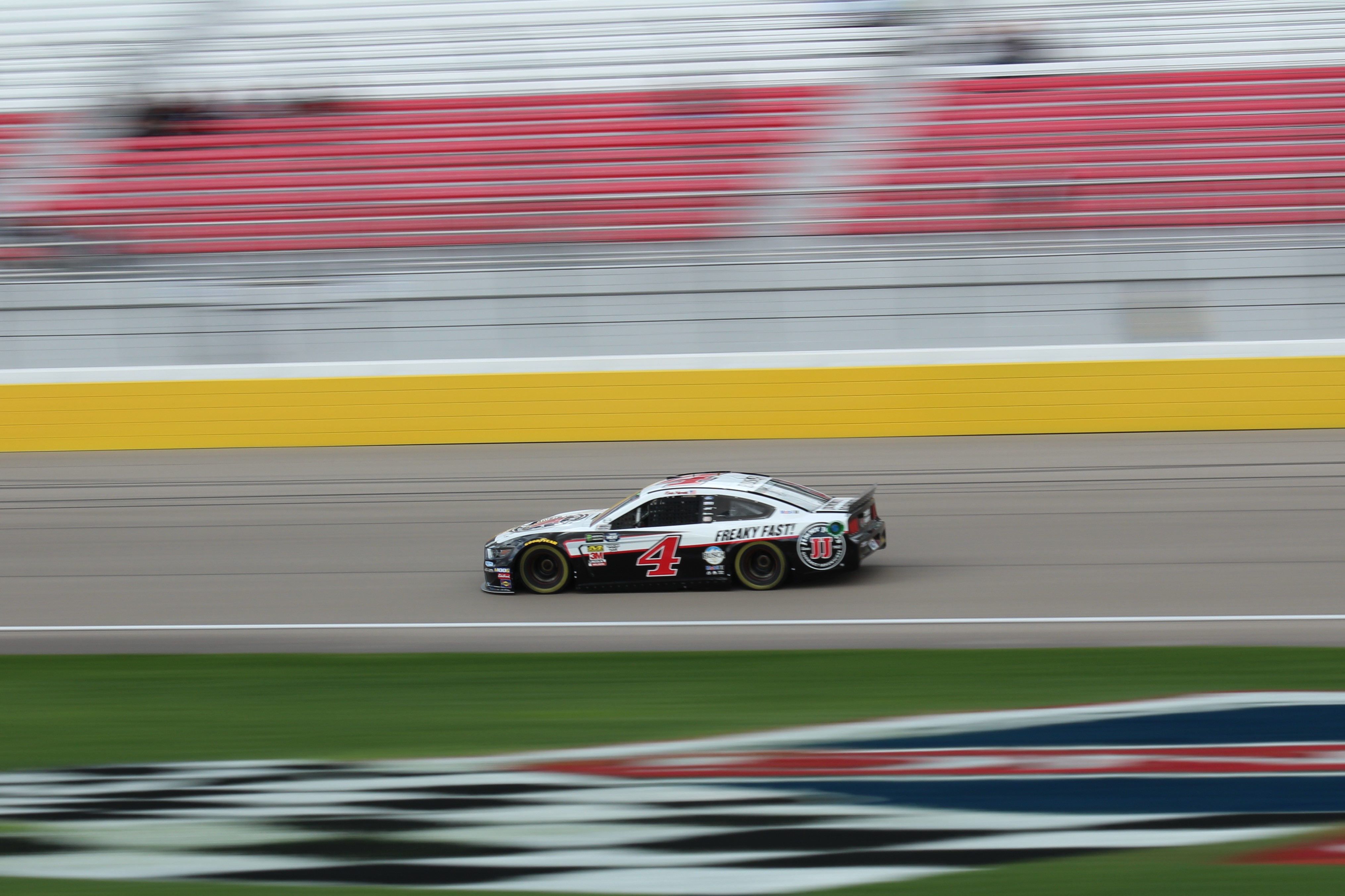 Kevin Harvick looks to add to his winning ways in today's Pennzoil 400 at Las Vegas. (Photo Credit: Jose L. Acero Jr/TPF)