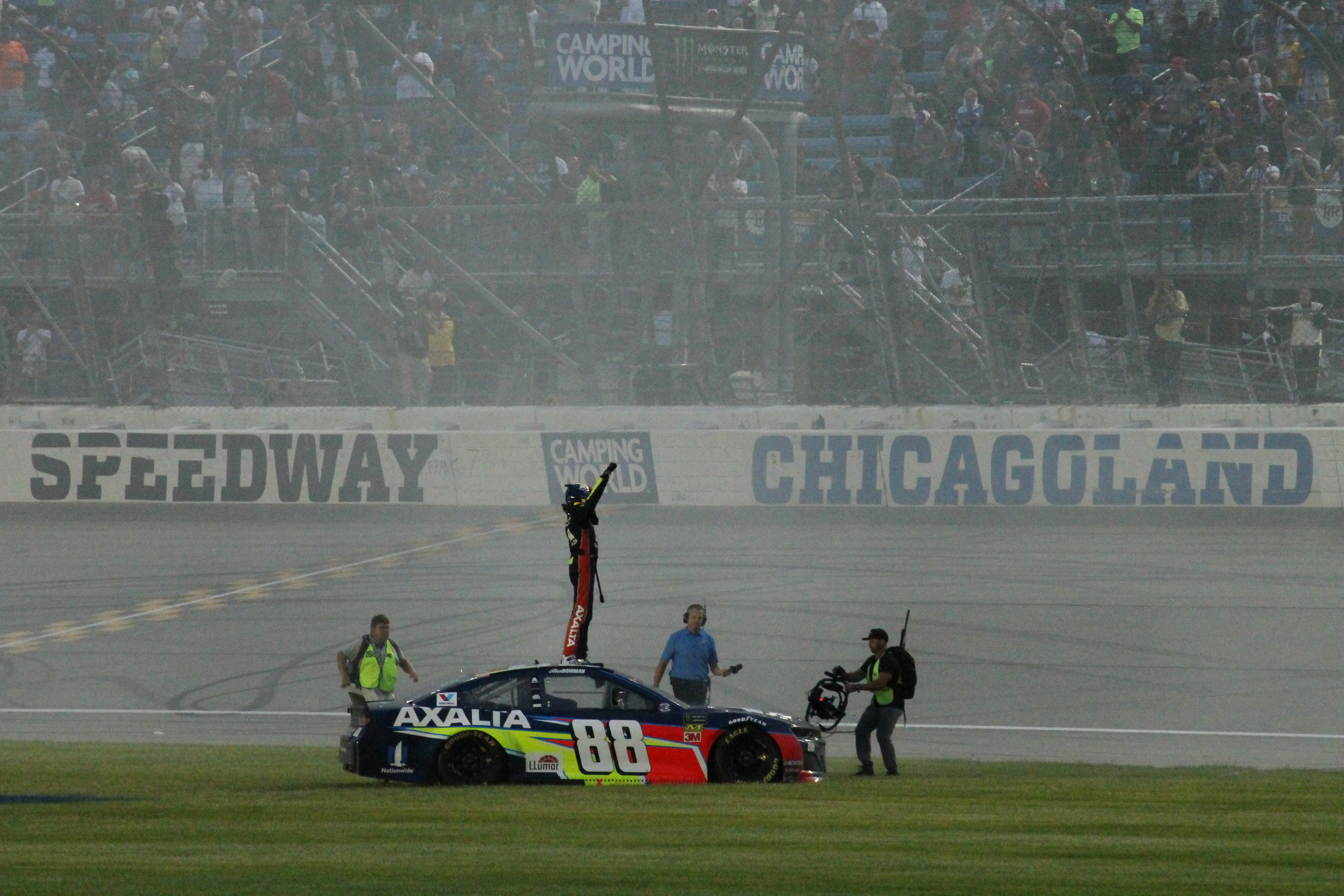 Arms raised in victory, Chicagoland style. (Photo Credit: Matteo Marcheschi/TPF)