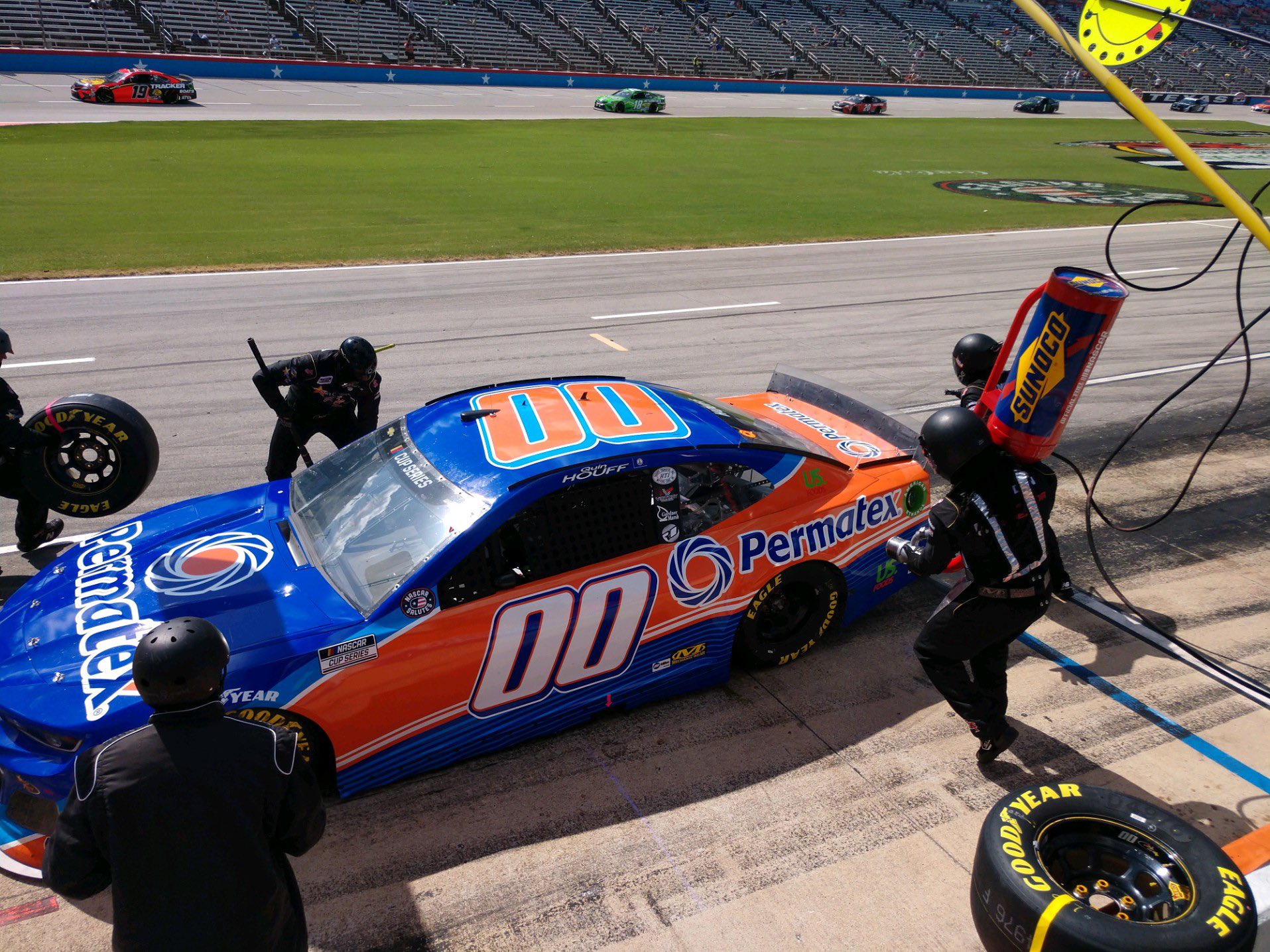 Quin Houff's crew hard at work during a pit stop at Texas Motor Speedway. (Image Credit: StarCom Racing social media)