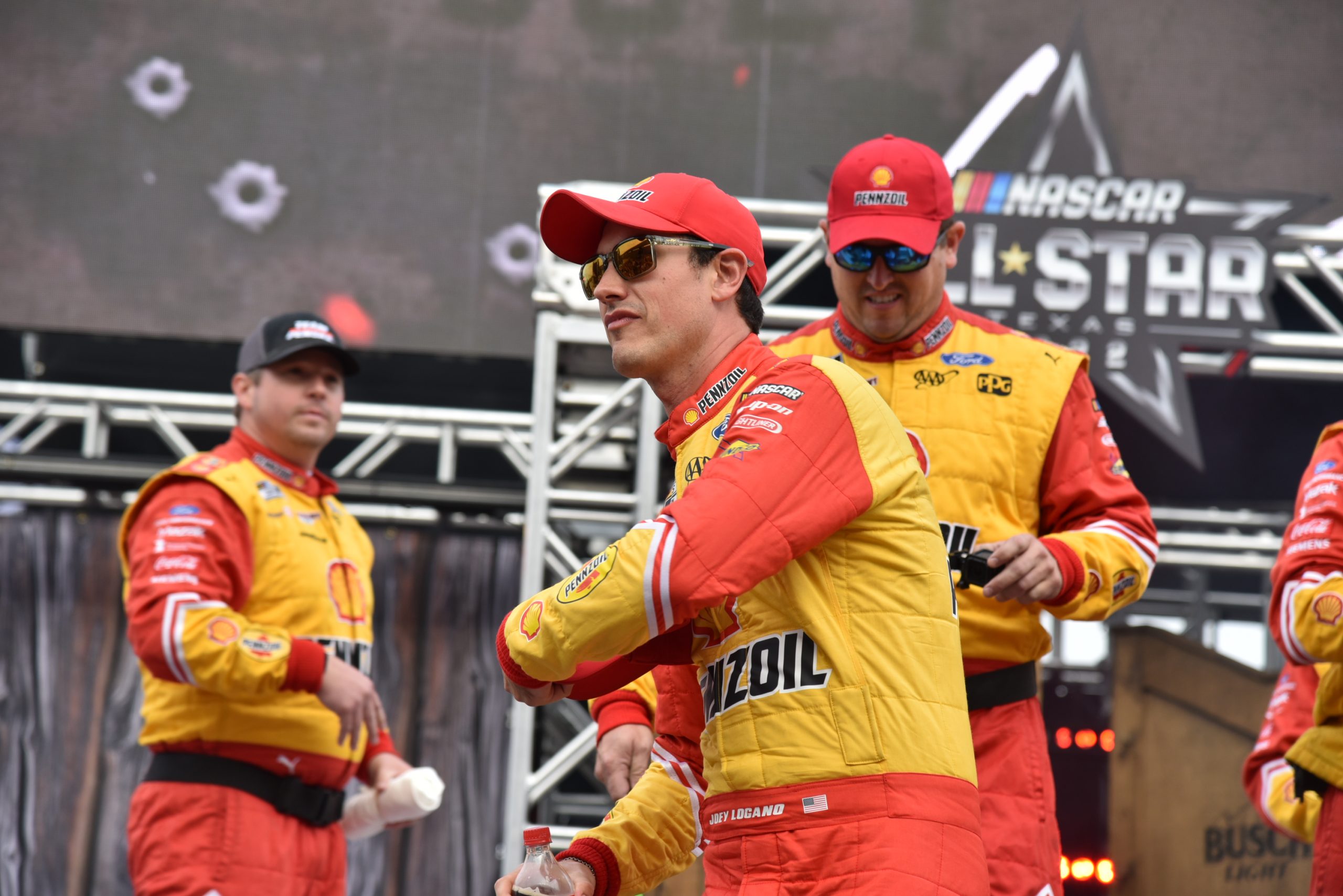 Will Joey Logano and the No. 22 Team Penske crew net their first points race win of 2022? (Photo: Luis Torres | The Podium Finish)