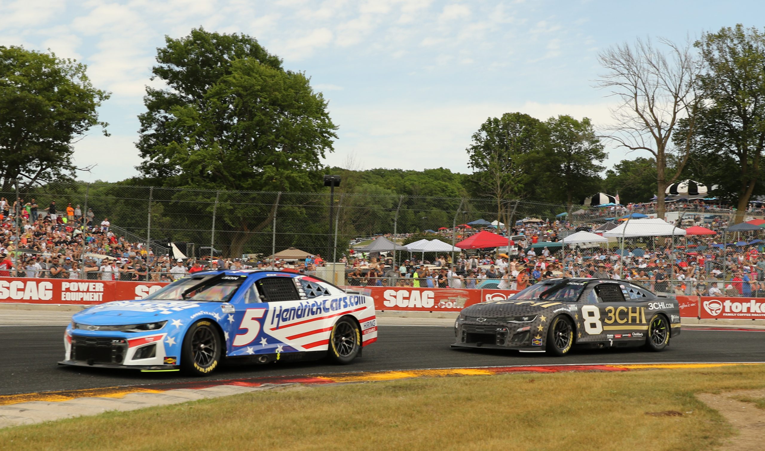 In the early going, Larson seemed to match Reddick's pace. (Photo: Mike Moore | The Podium Finish)