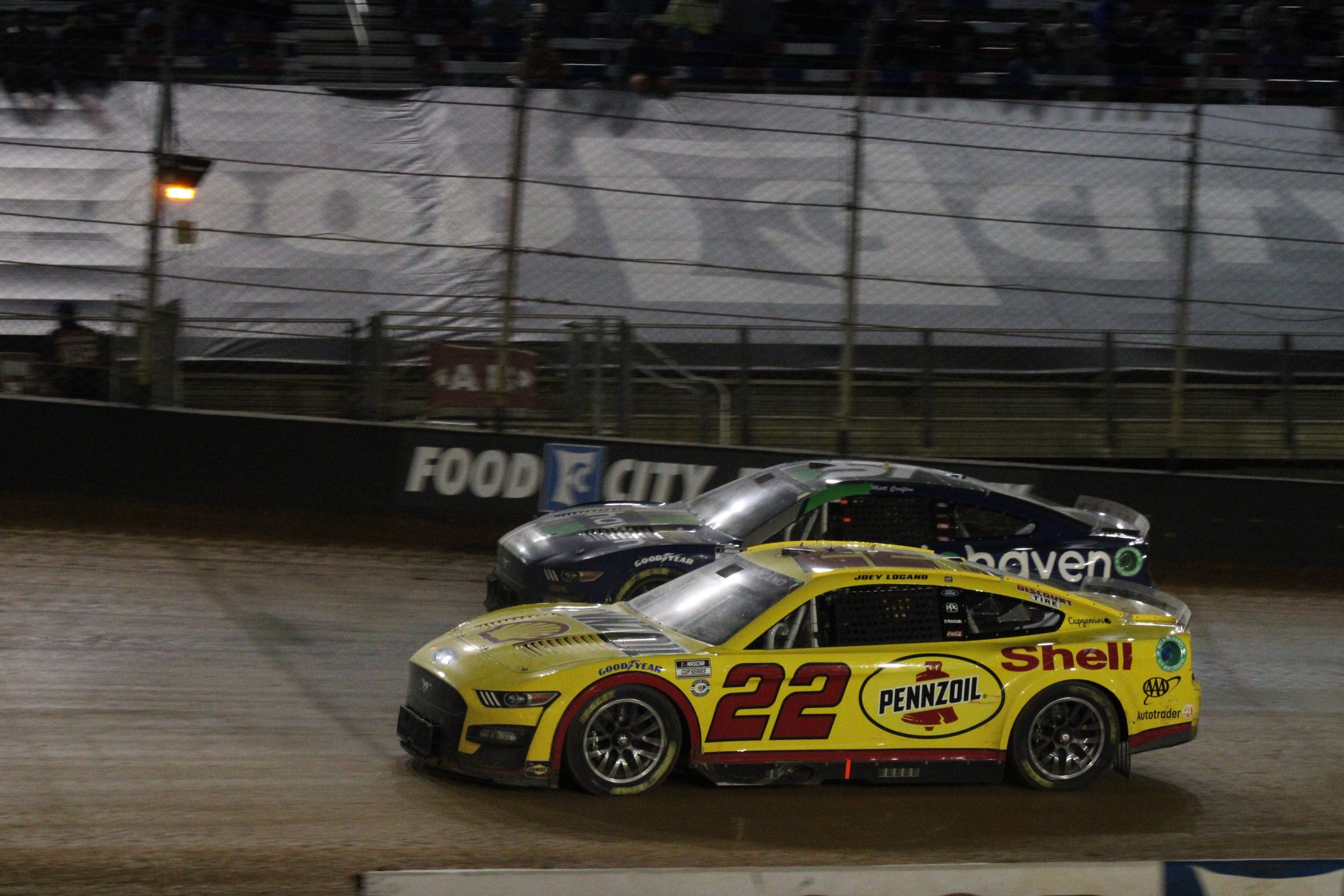 A rally by Logano was not in the cards at the Bristol Dirt track. (Photo: Trish McCormack | The Podium Finish)