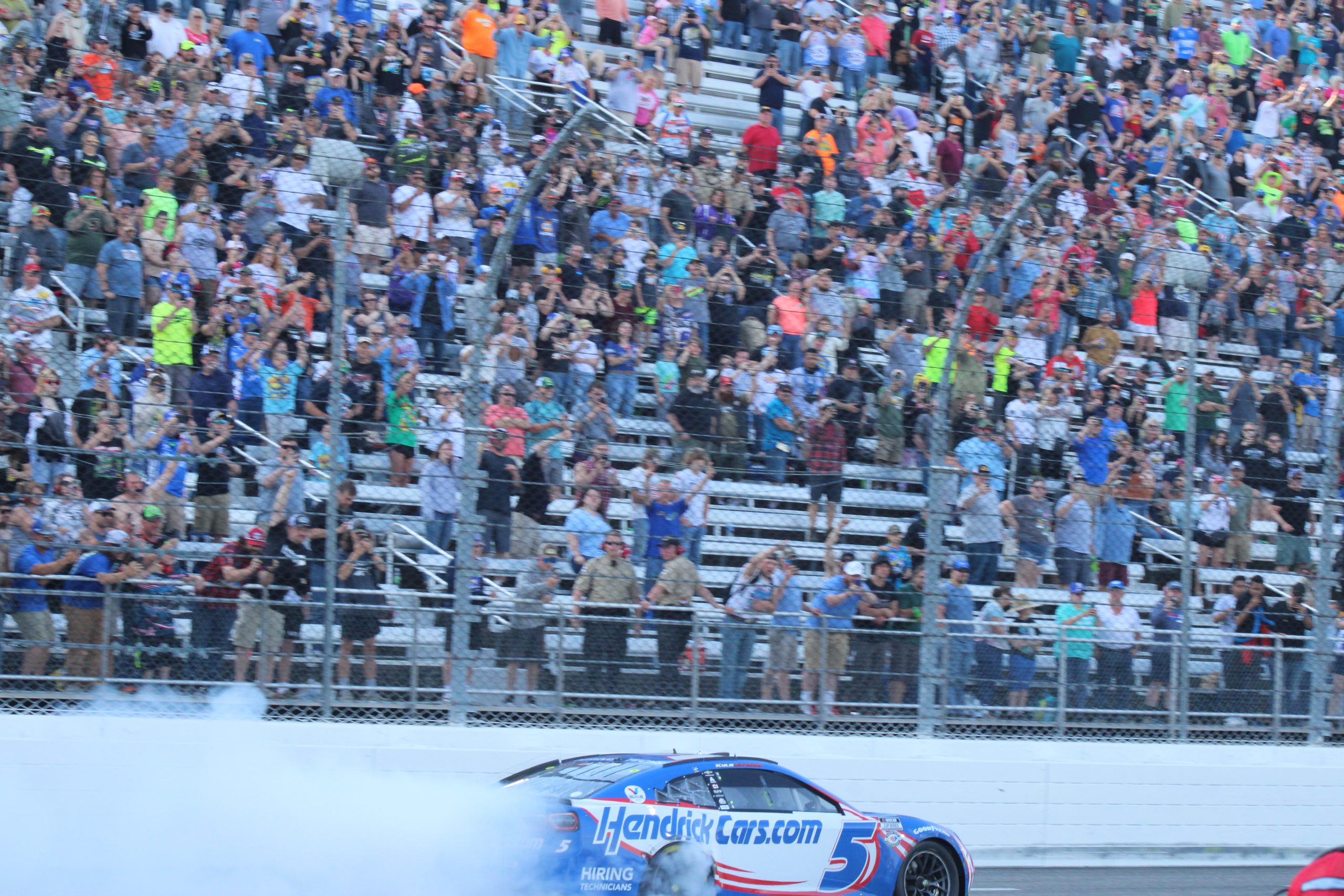 Larson saluted the race fans with a rather unique clockwise burnout lap. (Photo: Trish McCormack | The Podium Finish)