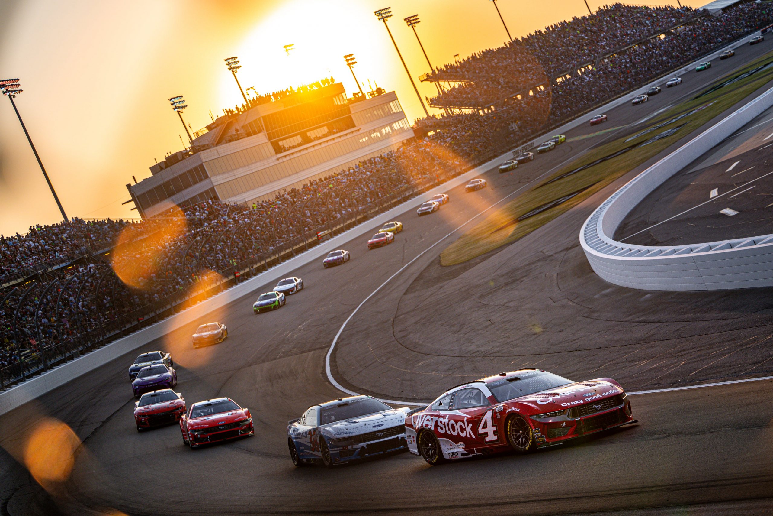 Josh Berry leads the NASCAR Cup Series field in the Iowa Corn 350 at Iowa Speedway (Photo: Patrick Vallely | The Podium Finish)