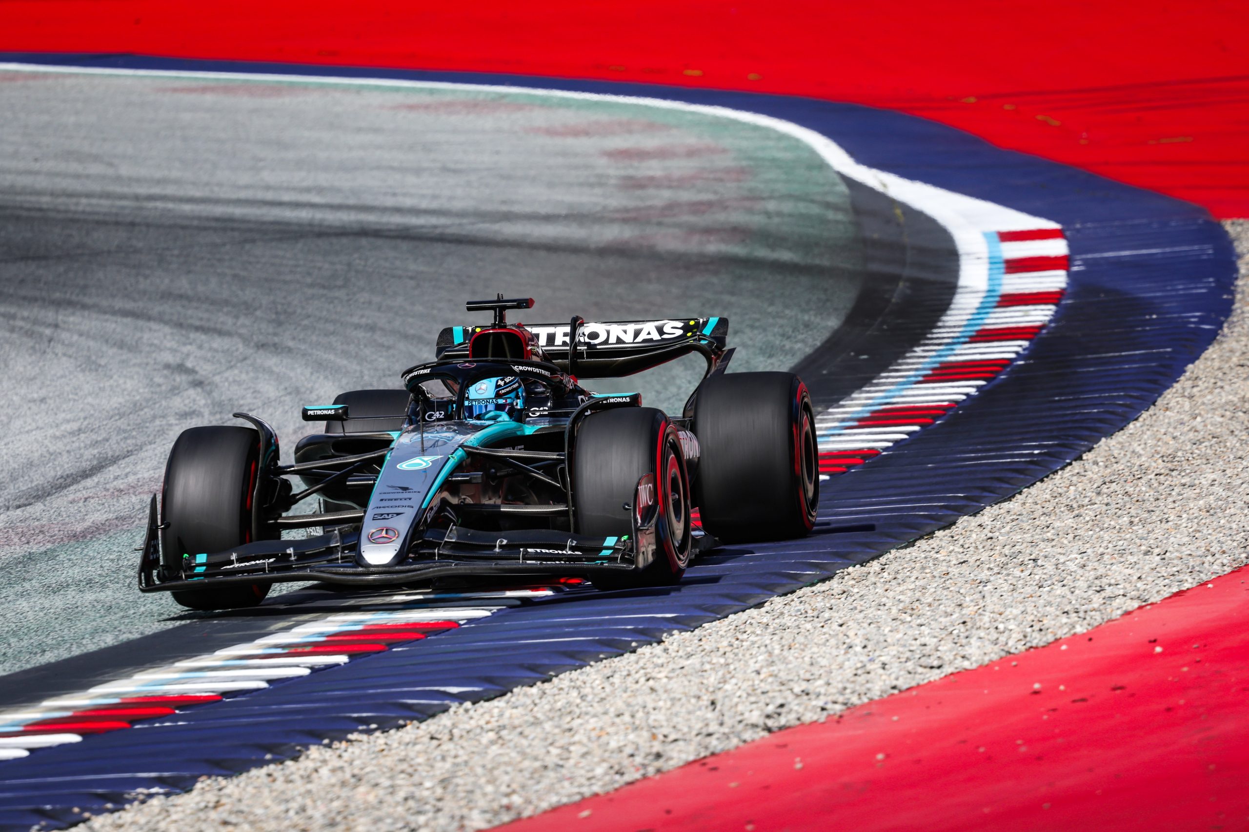 Formel 1 - Mercedes-AMG Petronas Motorsport, Großer Preis von Österreich 2024. George Russell Formula One - Mercedes-AMG Petronas Motorsport, Austrian GP 2024. George Russell George Russell (63) on track in his Mercedes AMG F1 W15 during the 2024 Austrian Grand Prix at the Red Bull Ring (Source: Mercedes AMG)