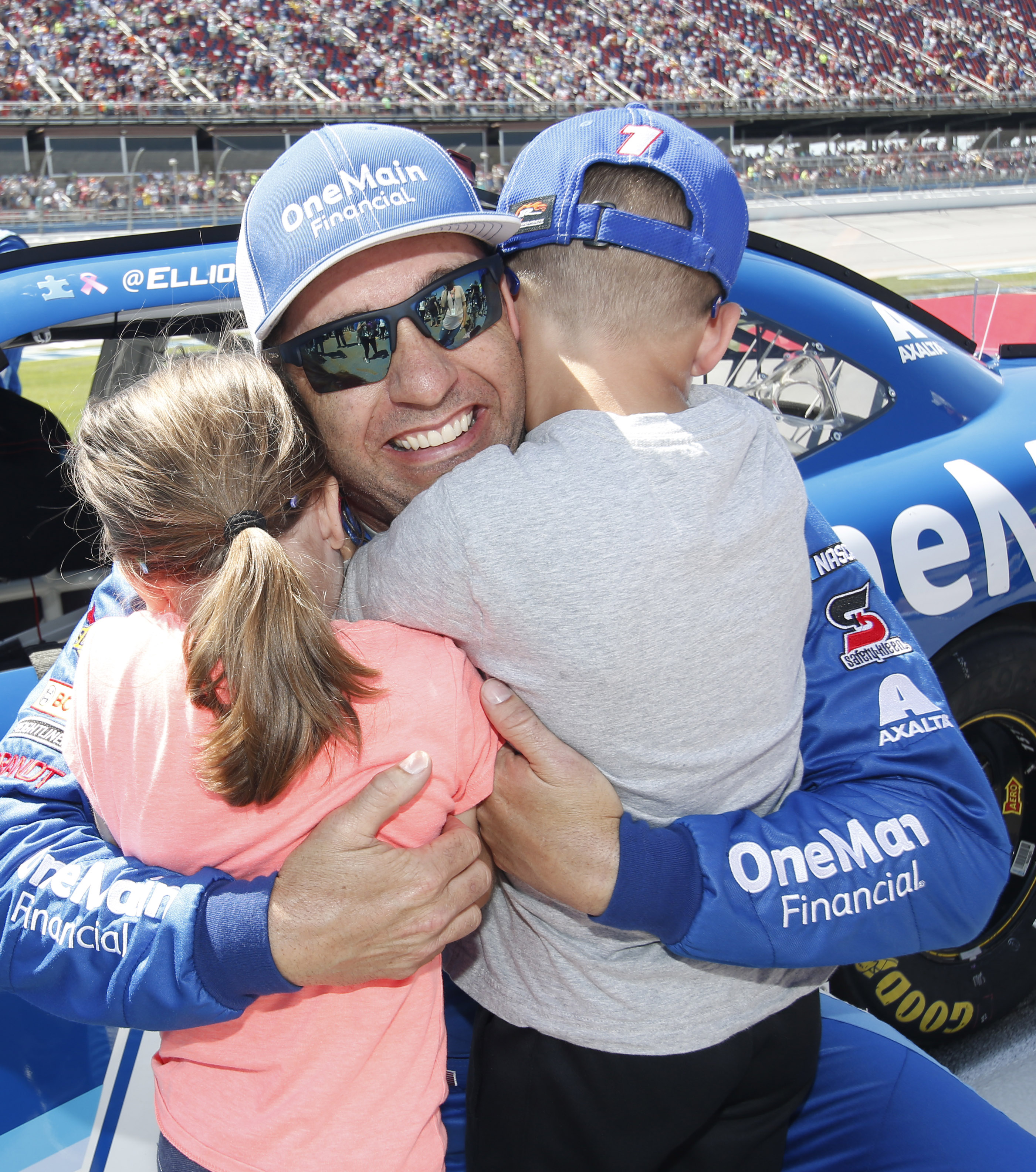 Elliott Sadler embraces his final full-time NASCAR XFINTIY Series season with his children. (Photo Credit: (HHP/Ashley R Dickerson)