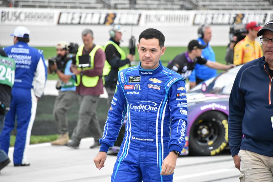Determined and confident, Kyle Larson fights hard to win his first Cup race of 2019. (Photo Credit: Sean Folsom/TPF)