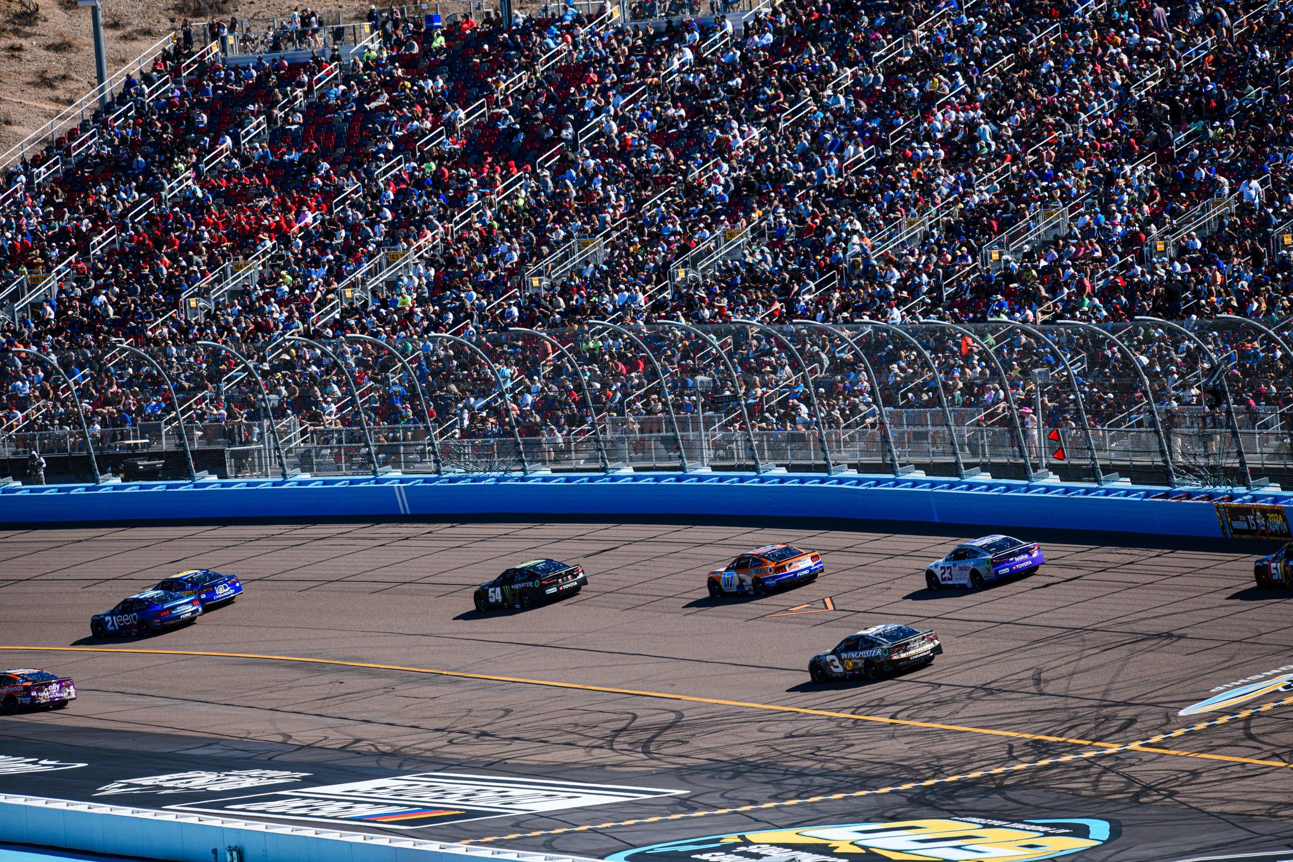 Phoenix Raceway offers a mix of close battles and bold moves, putting on an exciting show for the West Coast fans. (Photo: Myk Crawford | The Podium Finish)
