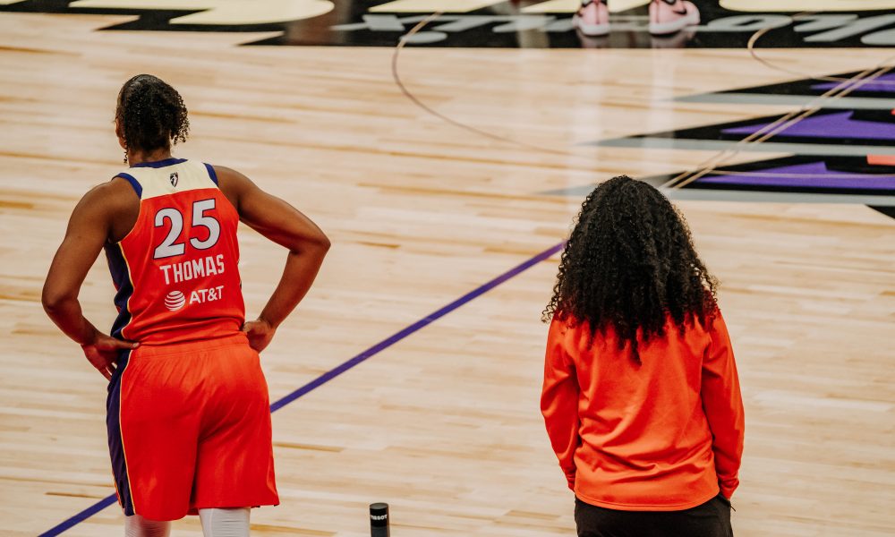 Phoenix Mercury forward Alyssa Thomas (No. 25) and associate head coach Kristi Toliver on sidelines during a home game against the Seattle Storm at Mortgage Matchup Center on July 2. (Photo: Adrianna Peralta | The Podium Finish)